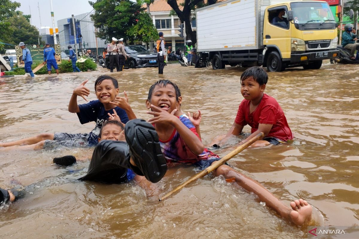 Kesehatan Mental saat Bencana Banjir dan Cuaca Ekstrem di Indonesia